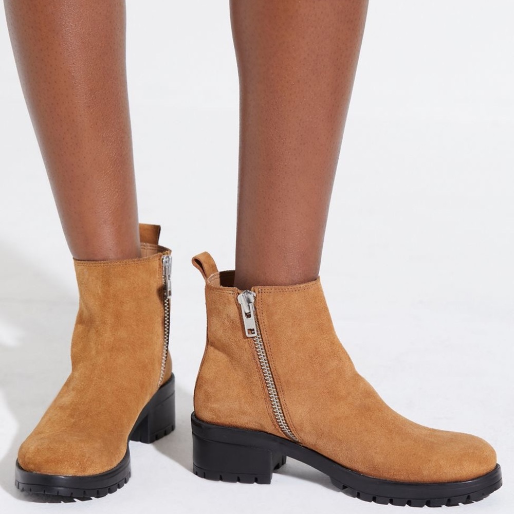 NEW UO Emerson Chelsea Boot Tan 9 suede leather Urban Outfitters